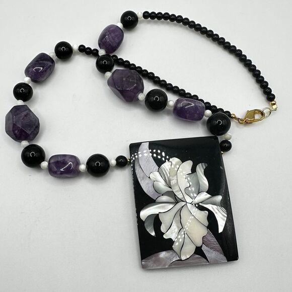 Vintage Lee Sands Black beads, Amethyst, Mother of Pearl Flower necklace! - Picture 6 of 12